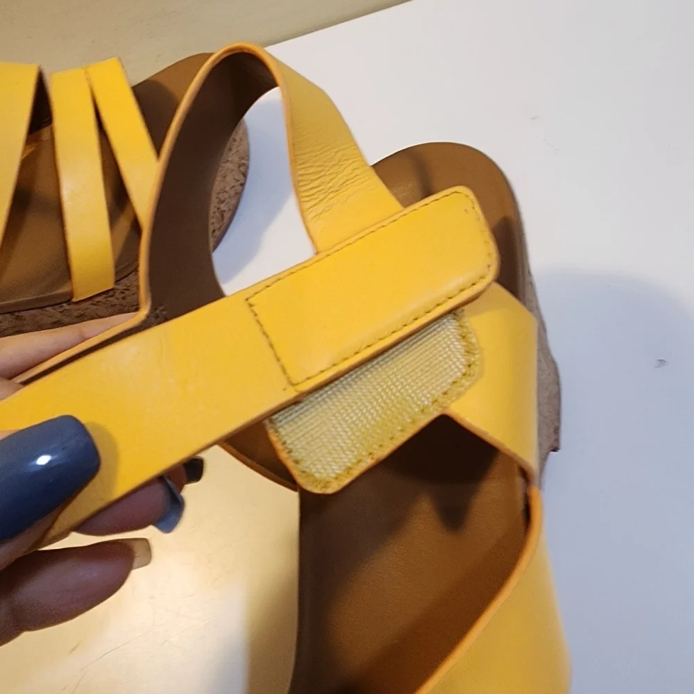 NATURALIZER Cynthia Leather Yellow Strappy Wedge Kork Sandals 8.5M
